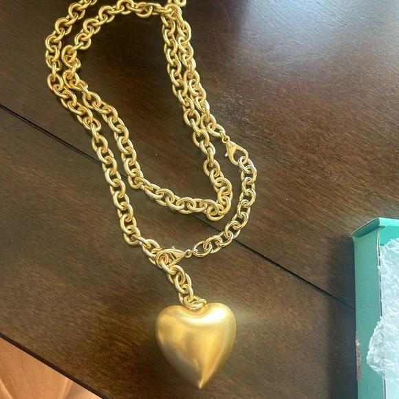 Roxanne Assoulin Puffy Heart Necklace with Extender. - Picture 4 of 4